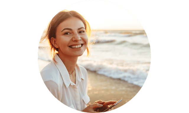 CS-Recycling-Woman at a beach