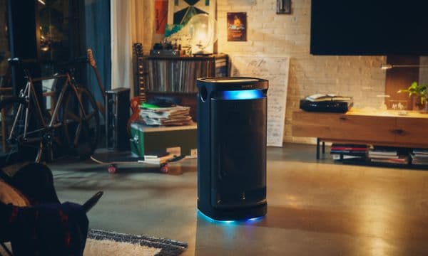 Sony SRS-XV900 trådløse høyttaler i en stue