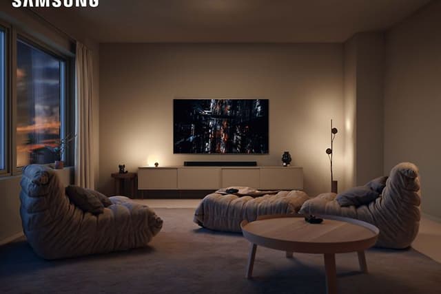 Samsung Gaming TV veggfestet i en stue