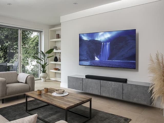 Billede af Sony HT-A5000 soundbar i en stue under et tv