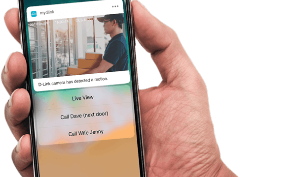 En hånd, der holder en mobil, hvor en push-notifikation med video vises fra mydlink-appen