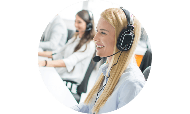 CS-Gaming insurance- Woman at a call center