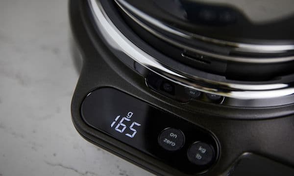 Digital vektmåling på en Kenwood kjøkkenmaskin