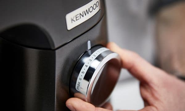 Digitalt kontrollerbar motor og funksjoner