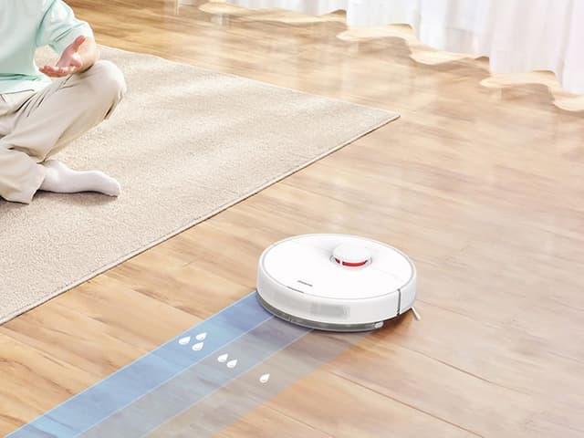 Dreame D10 Plus robotstøvsuger renser og vasker gulvet