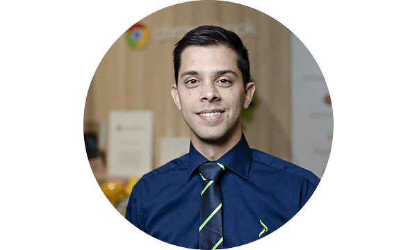 Google - Chromebook - Elkjøp salesman in uniform kopi