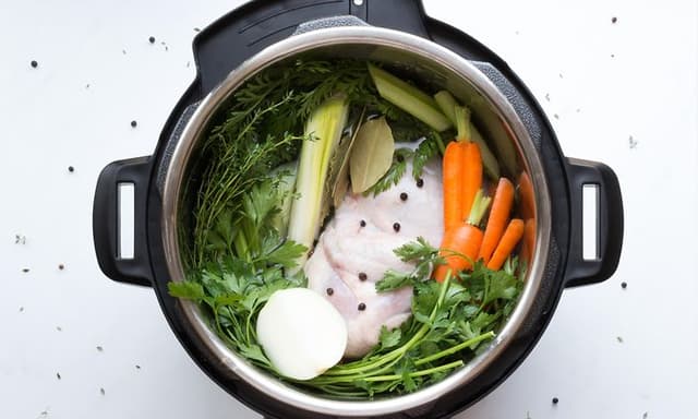 SDA - Cooking - Chicken and vegetables inside a pressure cooker