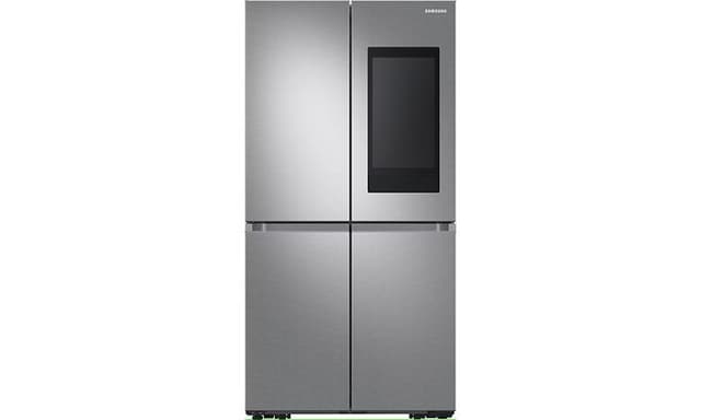 Teräksen värisen Samsung Family Hub side-by-side-jääkaappipakastimen tuotekuva