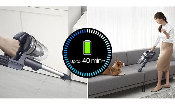 Kaksi henkilöä siivoamassa Samsung Jet -varsi-imurilla ja teksti 'up to 40 min'