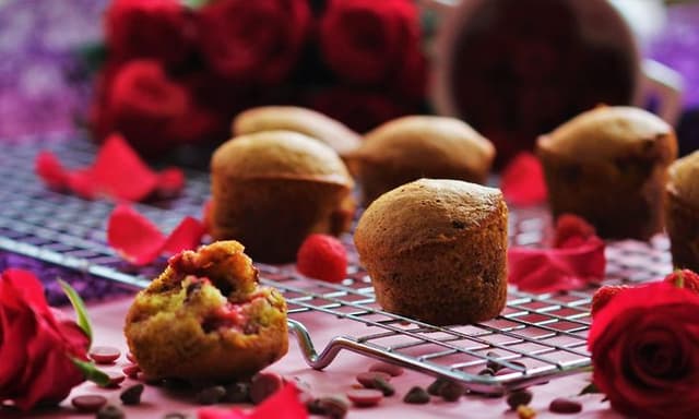 Cupcakes with roses