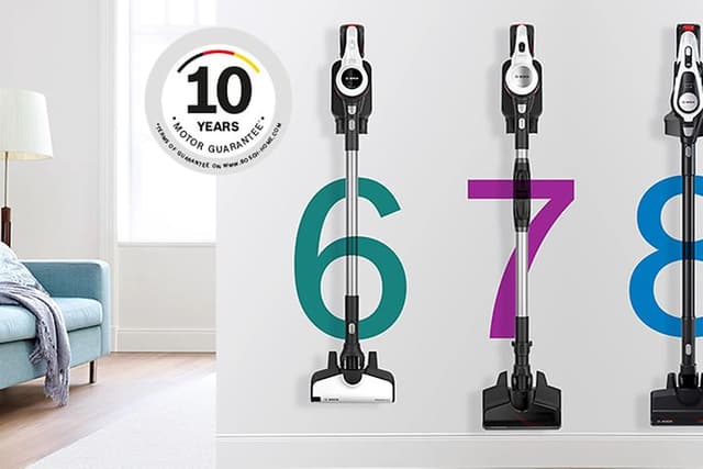 Bosch Unlimited støvsuger serie 6, 7 og 8 hængende på væggen og garantilogo