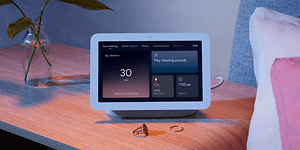 Google-Nest Hub på nattbord
