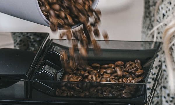 Kaffebønnebeholder på en Melitta kaffemaskin