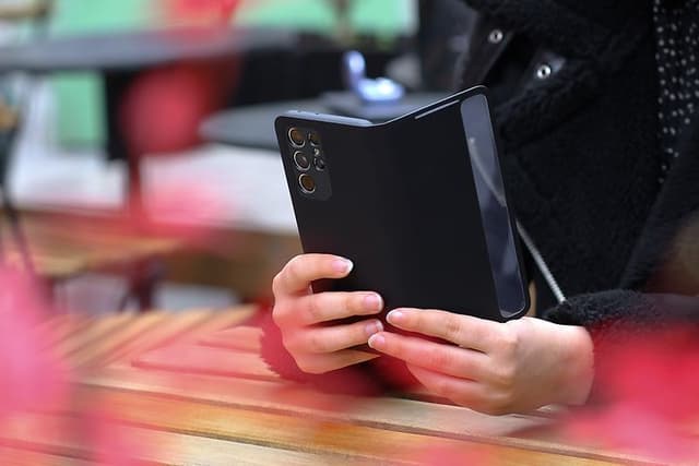 Telecom - Change Android old to new . A person holding a phone against a table