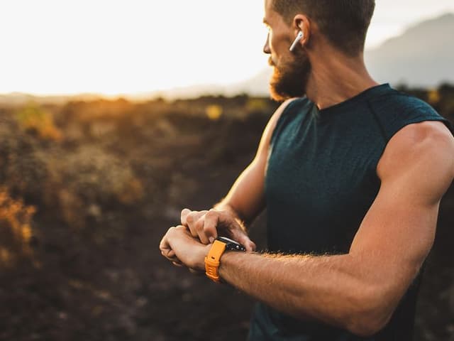 Telecom - Workout - man with heart rate monitor on his wrist