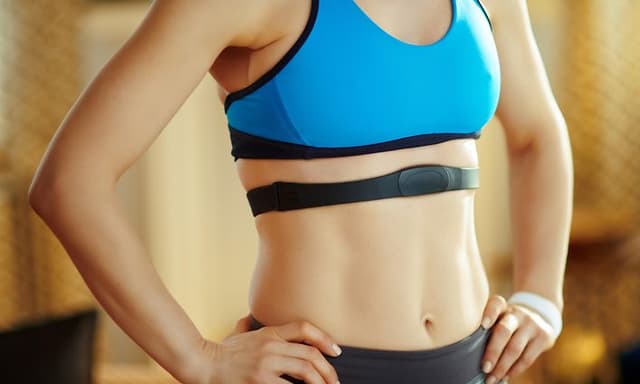 Telecom - How to connect your heart rate belt to your sports watch - A heart rate belt on a woman