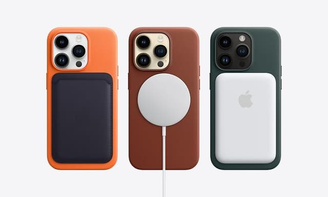 iPhone skift - Bagsiderne af tre iPhones med forskelligt tilbehør