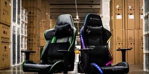 Gaming & underholdning - gamerstol guide - billede af to gamerstole ryg mod ryg på et lager