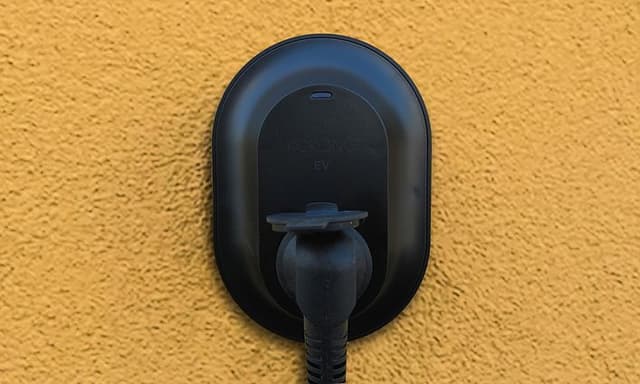 MDA - Cars and motor bikes - Charger box on a yellow wall