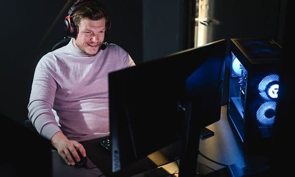 Gaming & entertainment - Gaming PC - Man gaming