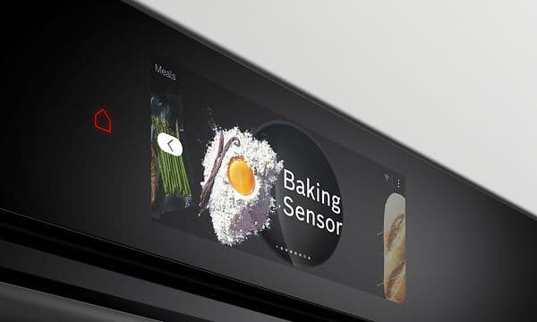 Nærbilde på displayet på en Bosch accent line-ovn Series 8 som viser bakesensor-funksjonen