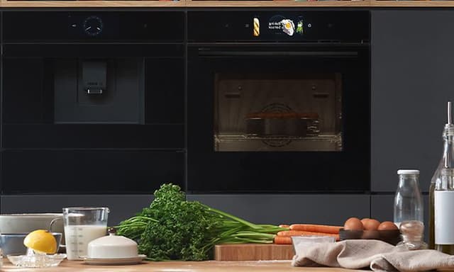 Integrert Bosch accent line-ovn med PefectBake-sensor baker en kake