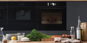 Integrert Bosch accent line-ovn med PefectBake-sensor baker en kake
