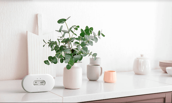 SDA - Indoor Climate - Airthings on table