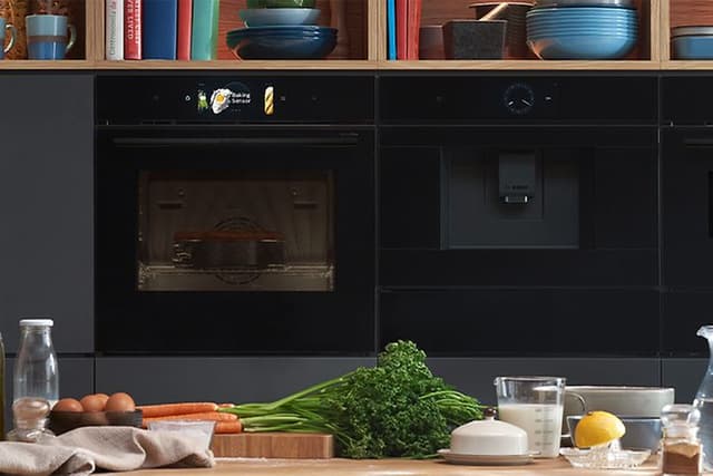 Integrated Bosch accent line oven with PefectBake sensor baking a cake