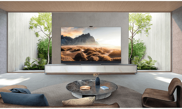 TCL 8K -televisio olohuoneessa