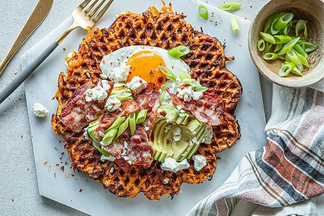 Waffel with egg and bacon