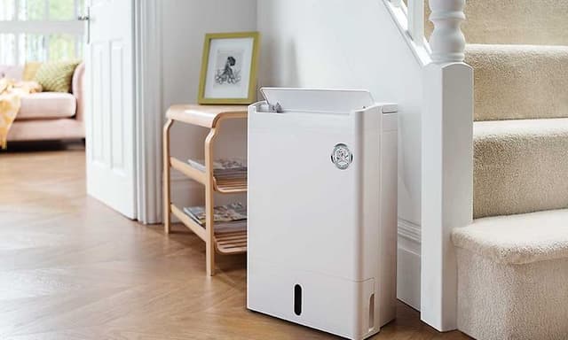 SDA - Dehumidifier - Dehumidifier in the middle of a living room