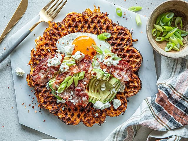 Waffel with egg and bacon