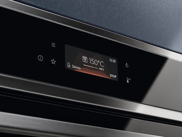 Nærbilde av Electrolux-ovnens EXCite touchskjerm