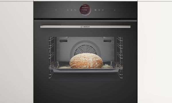Person som använder Bosch accent line med Steam Boost-funktion