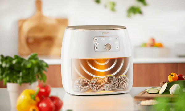 Hvit Philips Airfryer XXL og illustrasjon som viser teknologien som foregår på innsiden av airfryeren