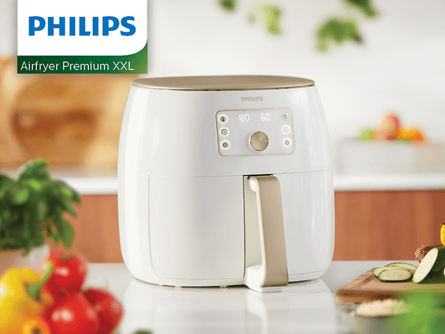 Hvit Philips Airfryer XXL på et bord på et kjøkken