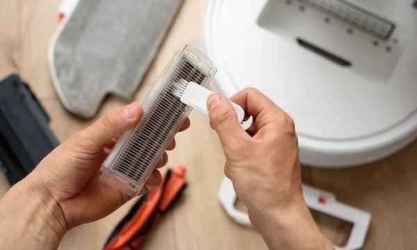 Rengjøring av filter i robotstøvsuger