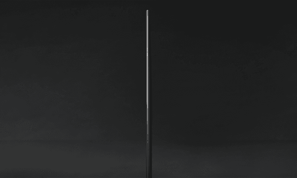 Elegant og slank Samsung Q60C TV AirSlim vist fra siden