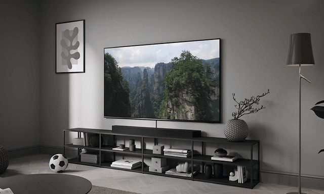 Samsung QLED TV i ett vardagsrum