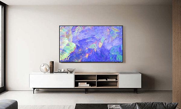 Samsung Chrystal UHD CU8575 TV olohuoneen seinällä