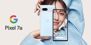 Google Pixel 7a i hånden på en jente som tar bilde med telefonen
