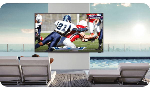 Samsung The Terrace TV som viser sport utendørs
