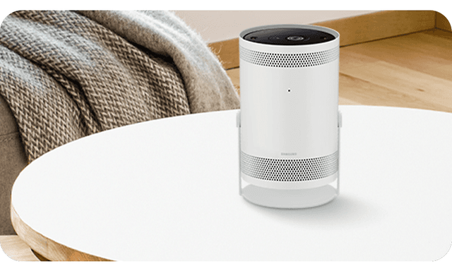 Samsung The Freestyle smart projektor på bord