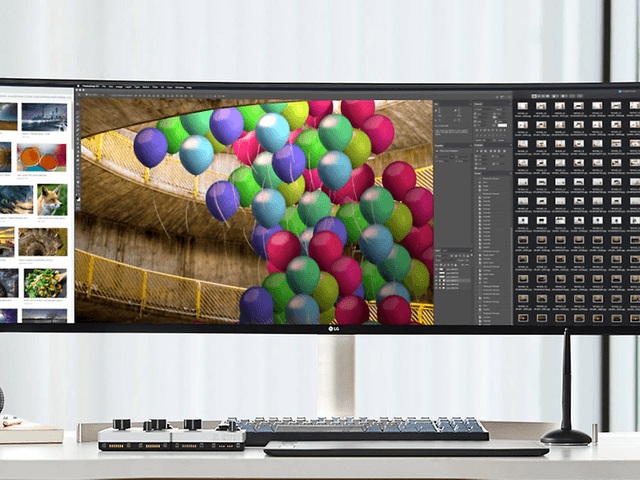 UltraWide-erikoislaajakuvanäyttö, jossa on värikkäitä kuvia valokuvaohjelmassa