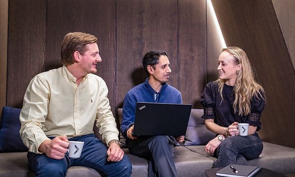 Elkjøp-medarbejdere på det nordiske bagkontor