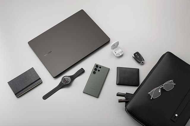 023_eco_galaxy_s23ultra_green_book3_ultra_graphite_watch5pro_blacktitanium_buds2pro_white