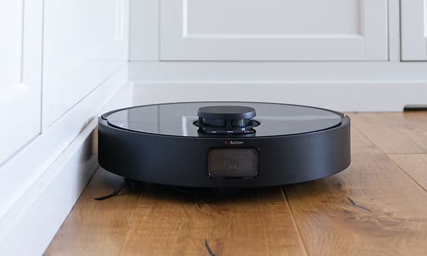Dreame D10s Pro robotdammsugare på golvet
