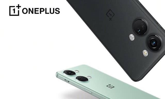 En sort og en tyrkis OnePlus Nord 3-telefon som svever på hvit bakgrunn