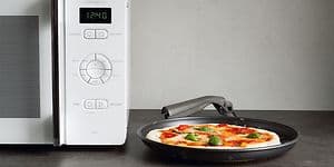 Whirlpool Crisp mikrobølgeovn og en pizza